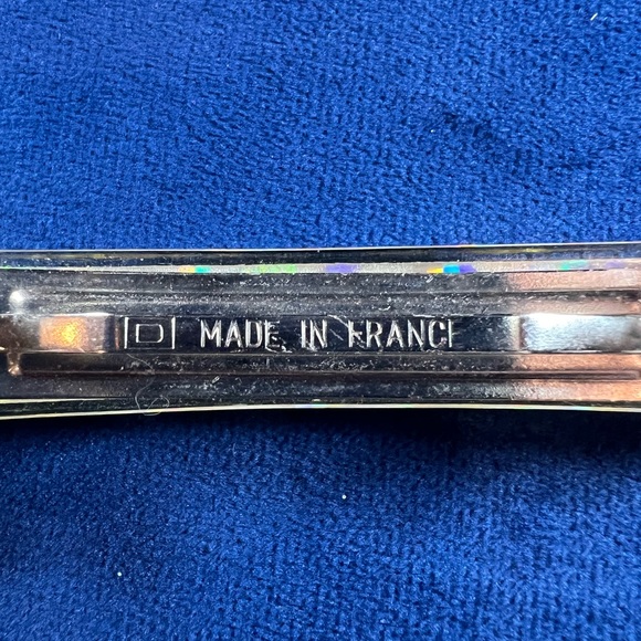 CHANEL Silver Monogram CC Holographic Lucite Hair Clip - Picture 7 of 10